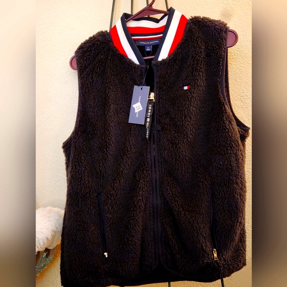 BLACK TOMMY HILFIGER SHERPA VEST - Picture 1 of 5